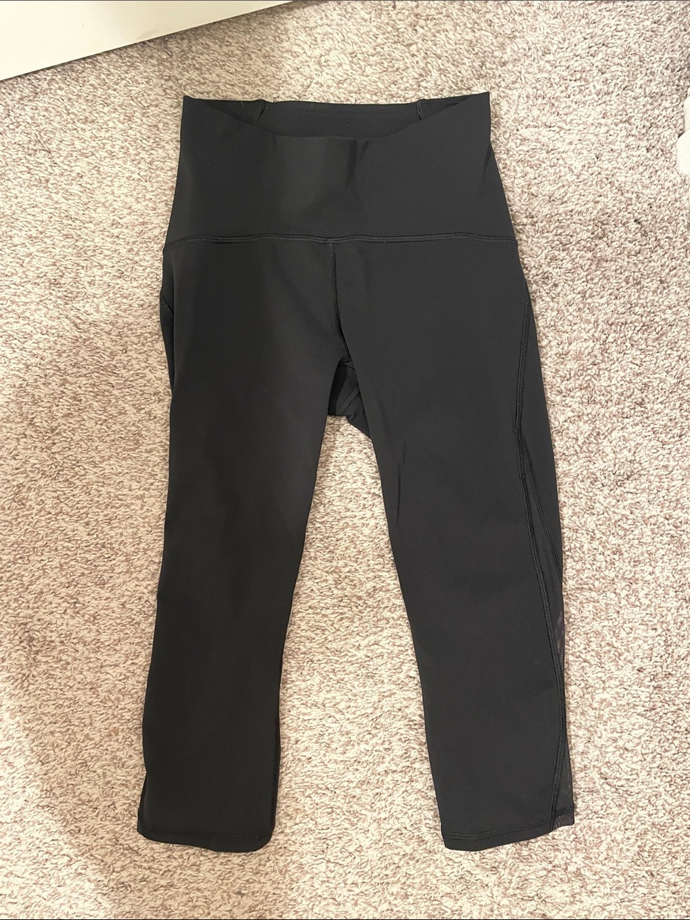 lululemon athletica Black crop leggings mesh detail size 4 like new